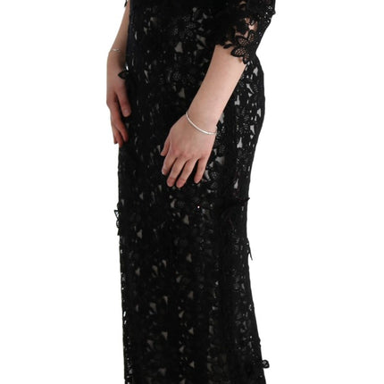 Élégant robe de quart de noire noire avec applique florale