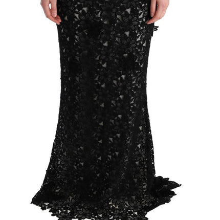 Élégant robe de quart de noire noire avec applique florale