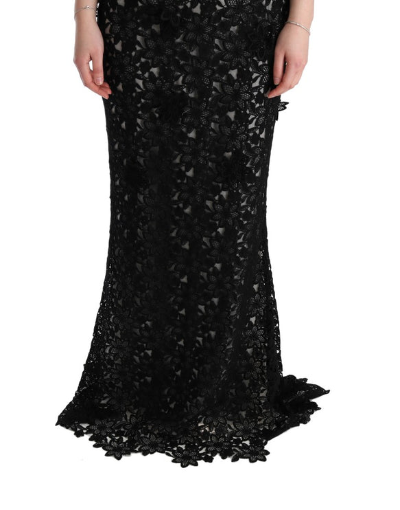 Élégant robe de quart de noire noire avec applique florale