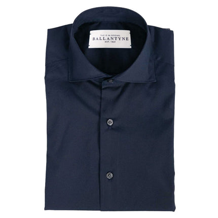 Elegante camisa de algodón de cuello extendido