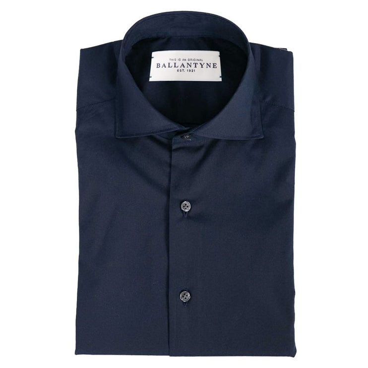 Elegante camisa de algodón de cuello extendido