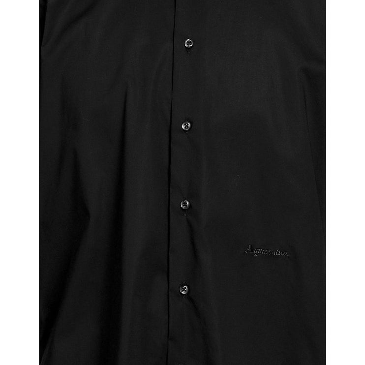 Elegante camisa de algodón negro con bordado del logotipo