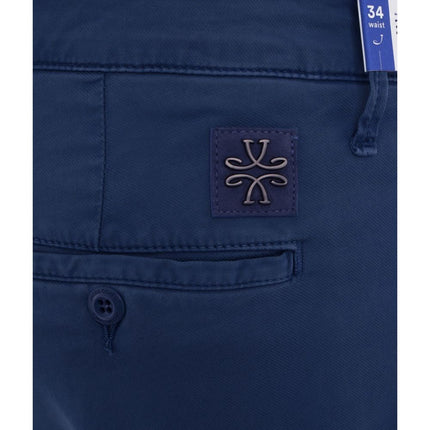 Elegantes pantalones chino de ajuste delgado en azul