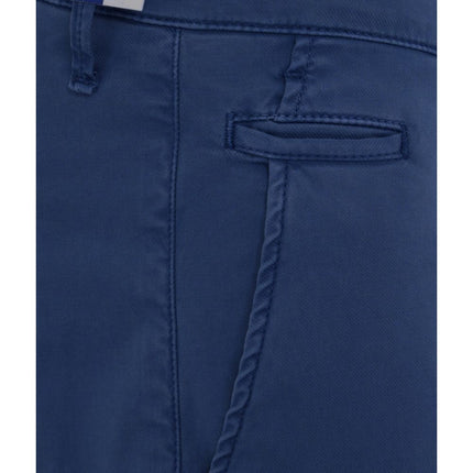 Elegantes pantalones chino de ajuste delgado en azul