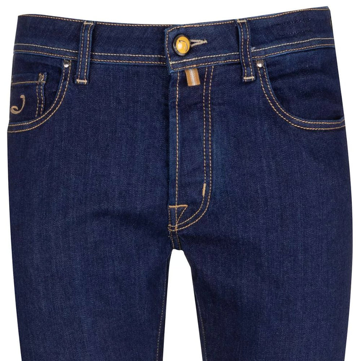 Elegantes jeans de bardo azul oscuro