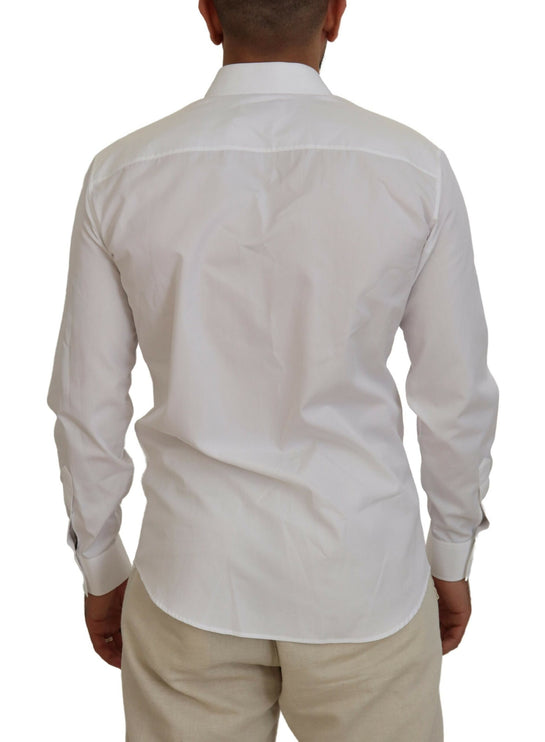 Camisa blanca de algodón con cuello y mangas largas