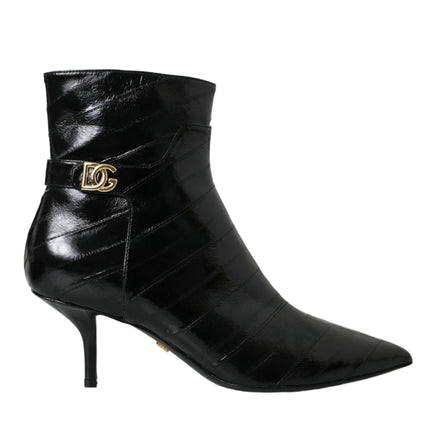 Chaussures sur les bottes courtes du logo en cuir en cuir noir