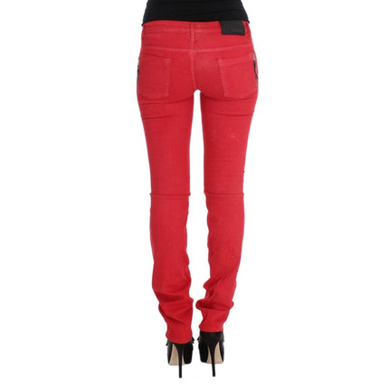 Jeans rojos y pantalones