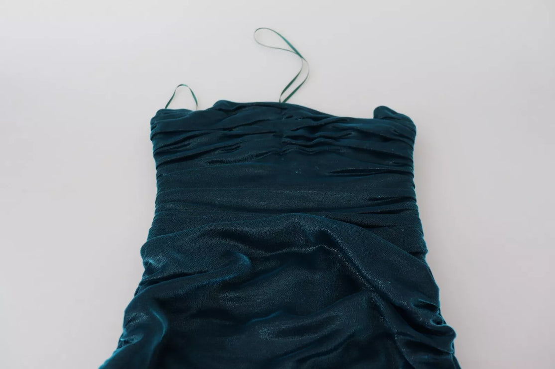 Robe sans bretelle en satin bleu en satin bleu