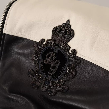 Chaqueta de blusón con capucha de cuero negro