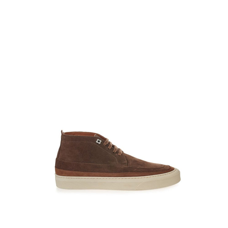 Elegantes zapatillas de ante en Rich Brown