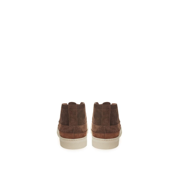 Elegantes zapatillas de ante en Rich Brown