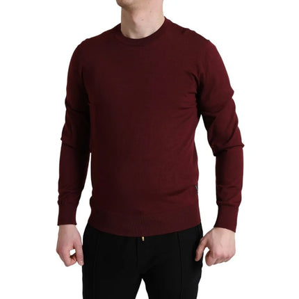 Bordeaux en laine en laine en tricot et pull de cou de cou