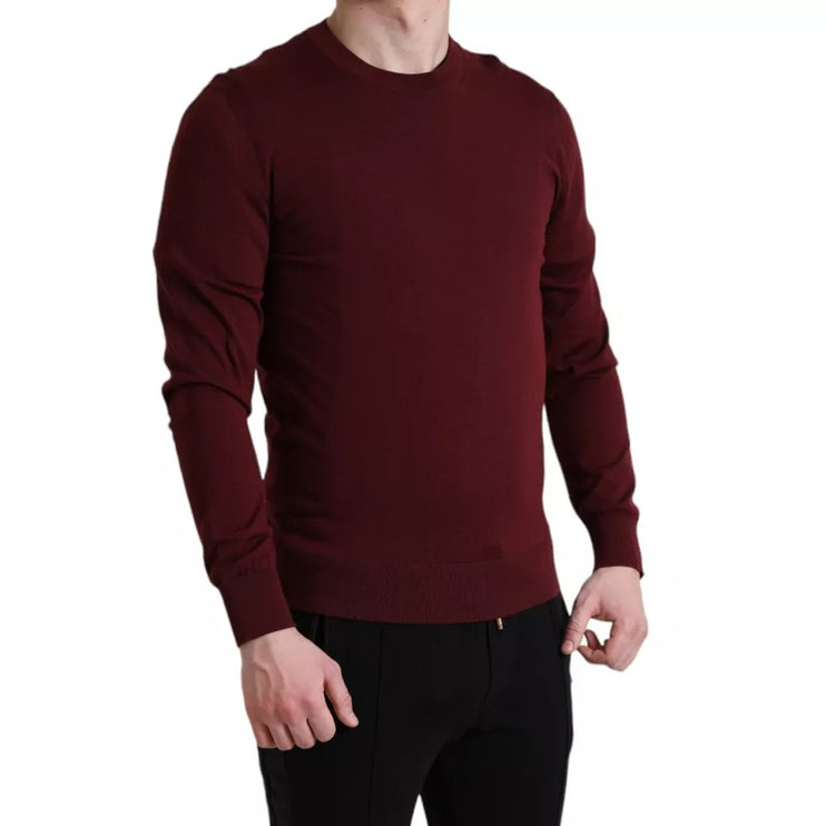 Bordeaux en laine en laine en tricot et pull de cou de cou