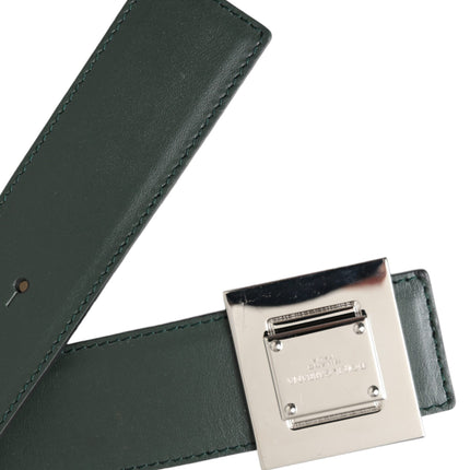 Ceinture de boucle en métal carré en cuir vert