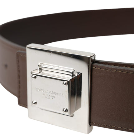 Ceinture de boucle en métal carré en cuir marron carré