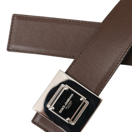 Ceinture de boucle en métal carré en cuir marron carré