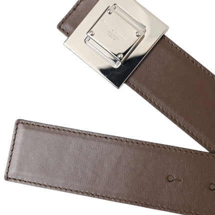 Ceinture de boucle en métal carré en cuir marron carré