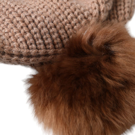 Bruine vast gebreide bontbal winter beanie hoed