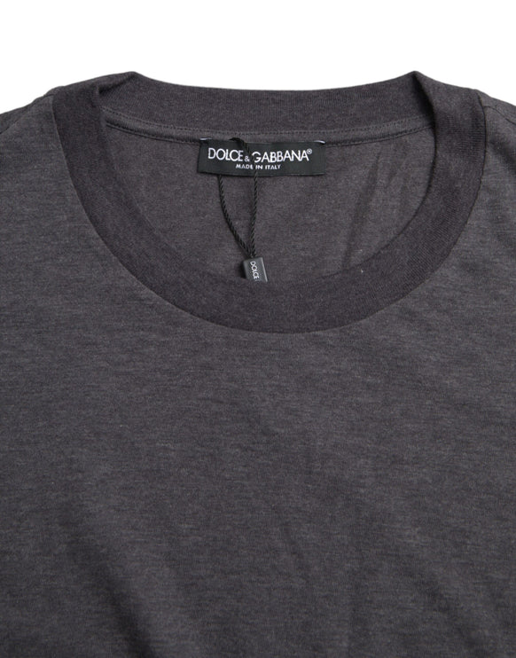 T-shirt a maniche corte in cotone grigio.