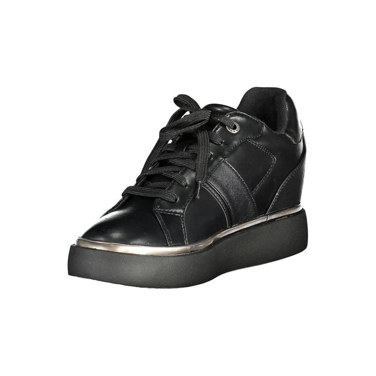 Sneakers al pizzo nero chic con dettagli logo