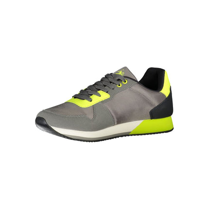 Elegantes zapatillas de deporte deportivo gris con cordones grises