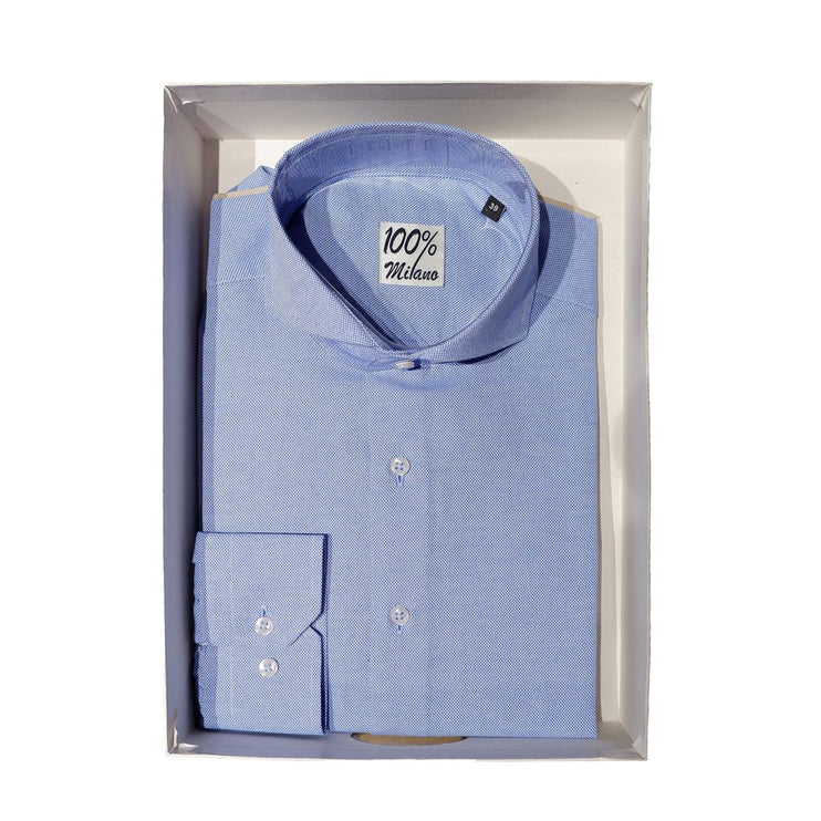 Elegante camisa de oxford azul claro oxford