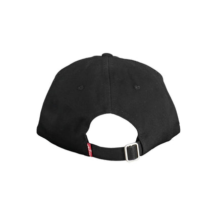 Cape de visera bordada con elegancia en negro elegante