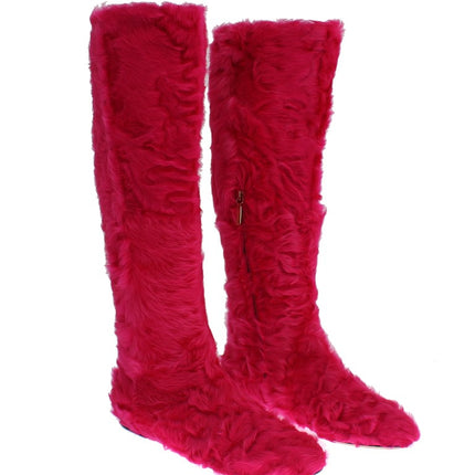 Bottes de fourrure en peau d'agneau rose élégantes