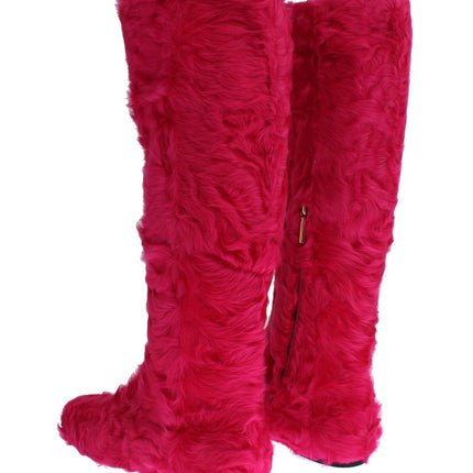 Bottes de fourrure en peau d'agneau rose élégantes