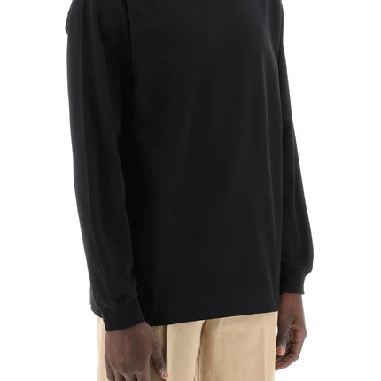 Closed long-sleeved t-shirt