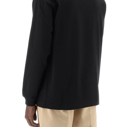 Closed long-sleeved t-shirt