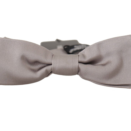 Elegant Silver Silk Bow à nœud papillon pour une soirée sophistiquée